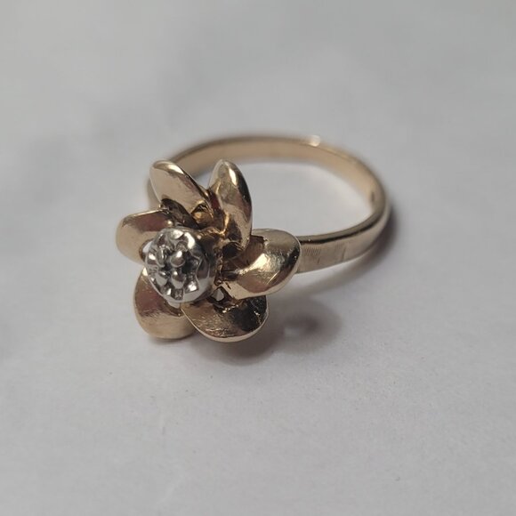 Vintage Jewelry - Diamond Flower 10k Yellow Gold Ring Size 3 1/4